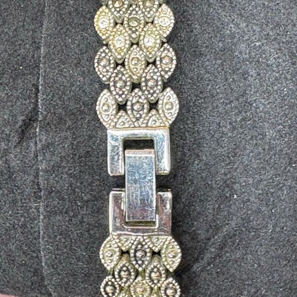 Vintage Women's GRUEN II Watch Silver Mother of Pearl New Battery - Picture 3 of 5